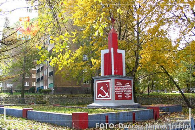 Pomnik ku czci żołnierzy sowieckich w dzielnicy Gołonóg (fot. dabrowa.pl)