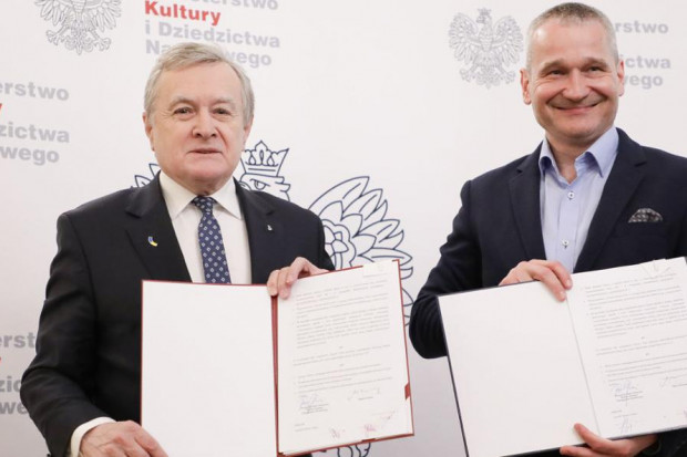Podpisanie umowy ( fot.mkidn.gov.pl)