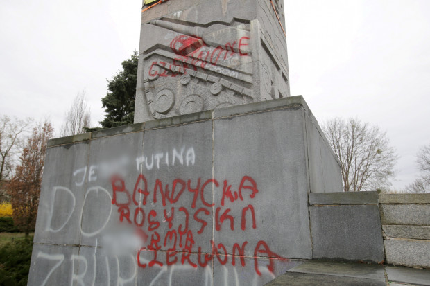 Pomnik Wyzwolenia Ziemi Warmińskiej i Mazurskiej w Olsztynie (fot. PAP/Tomasz Waszczuk)