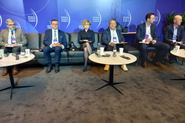 Debata pt. "Przyszłośc lotnictwa" podczas XIV Europejskiego Kongresu Gospodarczego. Fot. PTWP / Jacek Krzemiński