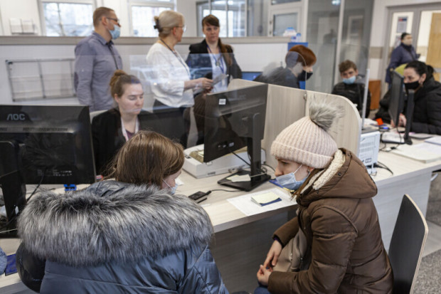 Od początku procedury nadawania numeru PESEL Ukraińcom, w urzędach tworzyły się ogromne kolejki (fot. gdansk.pl)