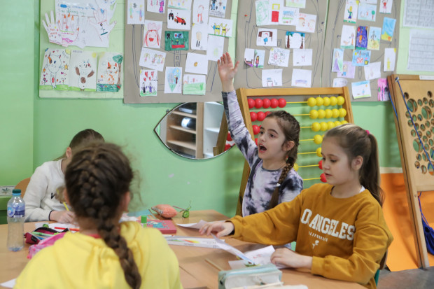 Ukraińskie dzieci stanowią wyzwanie dla polskiego systemu edukacji. (fot. PAP/Roman Zawistowski)