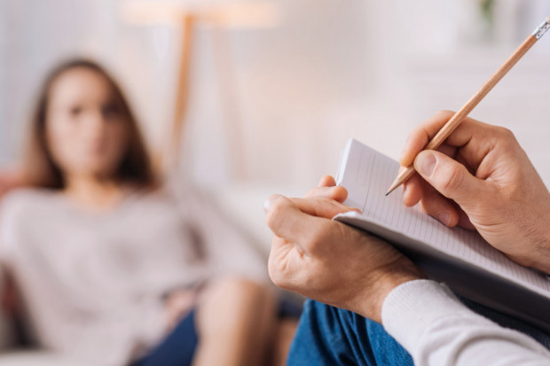 Wygląda na to, że mimo zmian przepisów, psychologów  w szkołach nadal nie będzie. (Fot. Shutterstock)