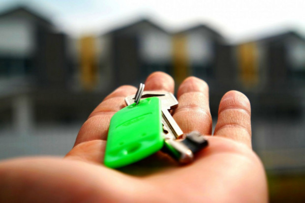 Kredyt z gwarancja wkładu własnego można zaciągnąć na zakup mieszkania lub budowę domu (fot.pixabay)