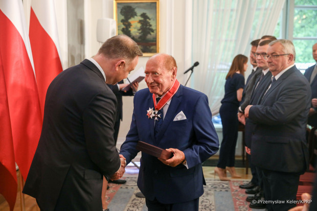 Krzyż Komandorski z Gwiazdą Orderu Odrodzenia Polski otrzymał m.in. prezydent Rzeszowa w latach 2002-2021 Tadeusz Ferenc (fot. KPRP)