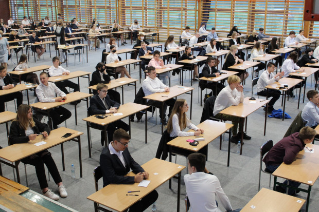 Nowelizacja ustawy o systemie oświaty zniosła organizację egzaminu ósmoklasisty z czwartego przedmiotu obowiązkowego (Fot. sp8police.eu)