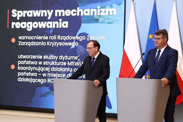 Ustawę zaprezentowali m.in. kierownictwo MSWiA: Mariusz Kamiński (z lewej) i Maciej Wąsik (fot. twitter.com/MSWiA)