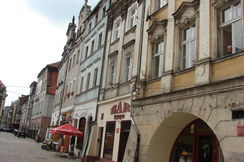 Fragment rynku w Kamiennej Górze (fot. Oktanpl/Creative Commons)
