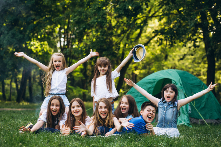 Kolonie i obozy dla dzieci: Co spakować i jak przygotować dziecko na wyjazd? Oto poradnik