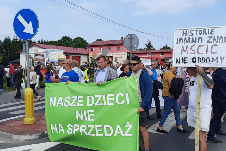 Mieszkańcy Mścic protestują przeciwko przyłączeniu do Koszalina. Fot. Facebook