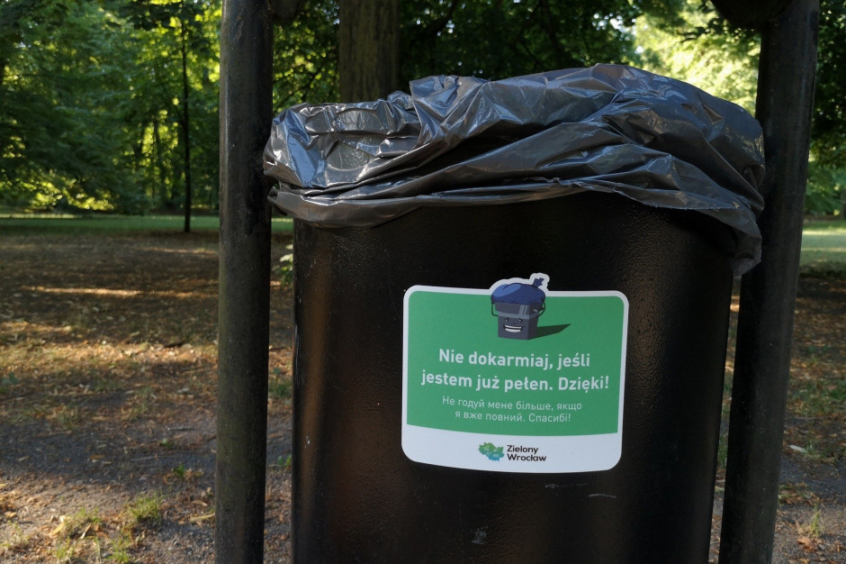 Problem zwiększonej liczby odpadów w parkach narasta (fot.wroclaw.pl)
