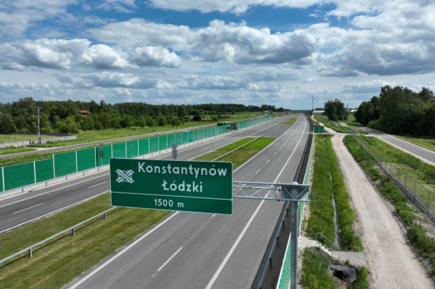 Nowy odcinek drogi ekspresowej S14 ma dwie jezdnie po dwa pasy ruchu oraz pas awaryjny (fot. GDDKiA)