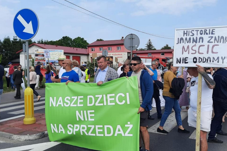 Miasto Koszalin procedurę dotyczącą poszerzenia swoich granic administracyjnych o sołectwa Kretomino i Mścice oraz część Starych Bielic rozpoczęło z końcem 2021 roku. Mieszkańcy protestowali (fot. FB)