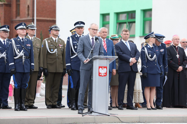 Realizujemy kolejny program służb mundurowych - powiedział Błażej Poboży (fot. gov.pl)