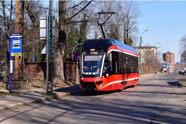 Wskutek inwestycji torowisko tramwajowe poprowadzone zostanie nieco innym śladem niż obecnie (fot. tram-silesia.pl/chorzow.eu/Aleksandra Starosta)