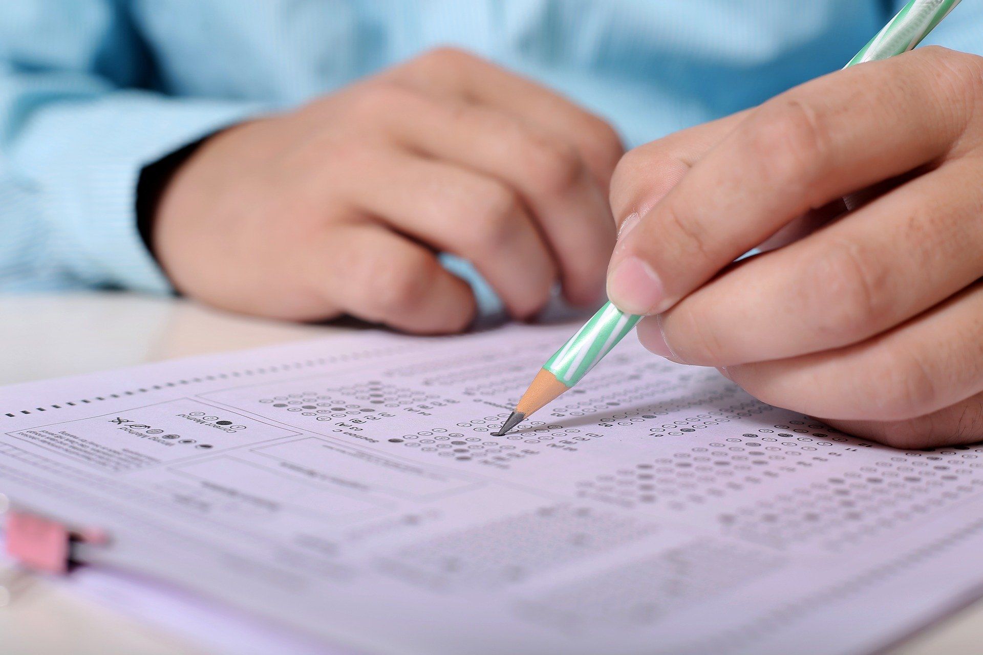 Maturzyści musieli obowiązkowo przystąpić do trzech egzaminów pisemnych na poziomie podstawowym (fot. pixabay)