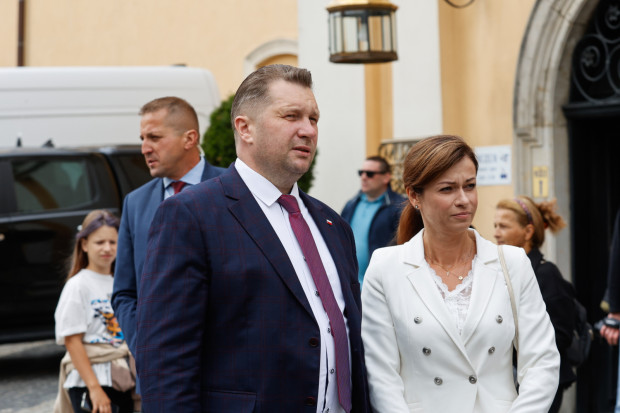 Minister edukacji i nauki Przemysław Czarnek wraz z żoną Katarzyną Czarnek na Jasnej Górze. (fot. PAP/Waldemar Deska)