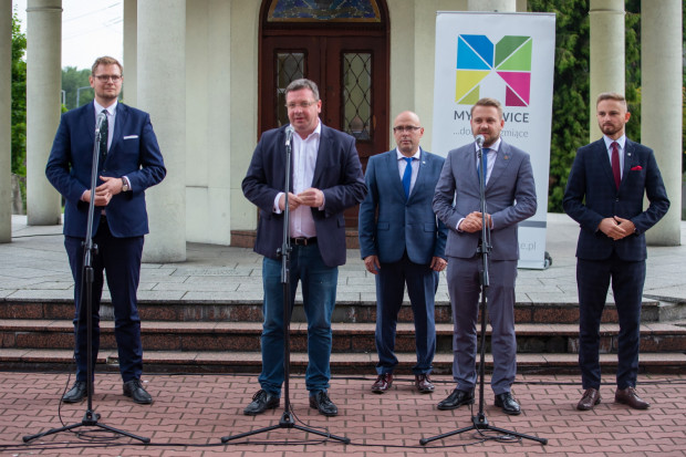 Konferencja ws. likwidacji skaldowska niebezpiecznych odpadów w Mysłowicach (fot. PAP/Tomasz Wiktor)