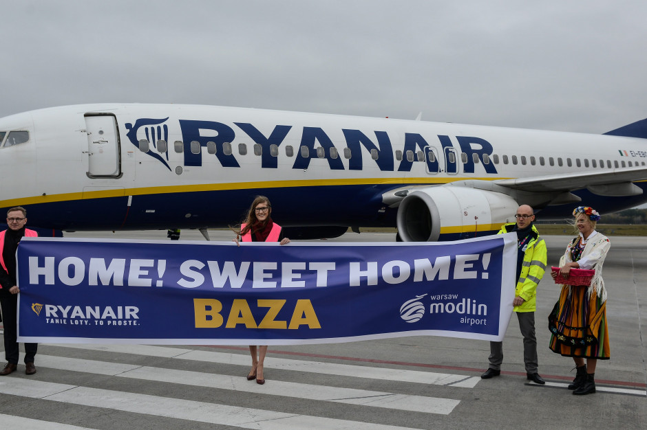 Uroczyste uruchomienie bazy operacyjnej Ryanaira na lotnisku Warszawa-Modlin w 2014 r. Ryanair jest obecnie największą linią lotniczą w Polsce. (fot. PAP/Jakub Kamiński)