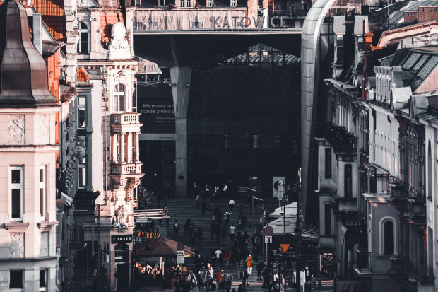 Dzień przed wkroczeniem polskiego wojska podpisano polsko-aliancki akt przejęcia powiatu katowickiego. (fot. unsplash.com)