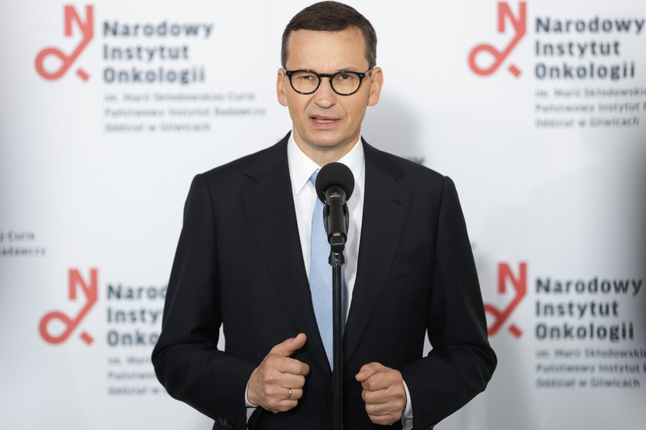 Premier Mateusz Morawiecki podczas konferencji prasowej w Narodowym Instytucie Onkologii w Gliwicach (fot. PAP/Tomasz Wiktor)