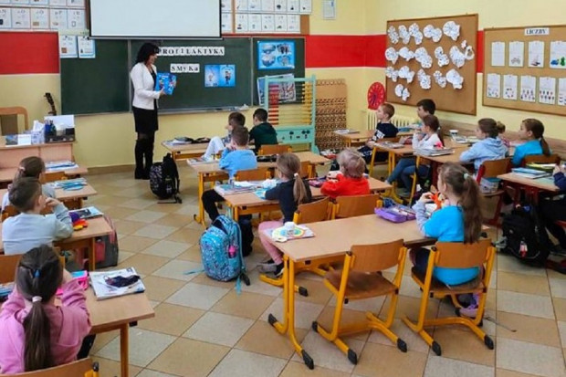 45 proc. uczniów przyznało, że w klasie jest co najmniej jeden uczeń, z którym nauczyciele nie mogą sobie poradzić - zdjęcie poglądowe (Fot. ilustracyjne: pisz.policja.gov.pl)
