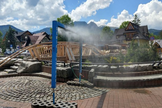 Na najbliższe dni w Zakopanem zapowiadana jest temperatura nawet powyżej 30 stopni Celsjusza, kurtyna wodna przyniesie chwilową ochłodę (fot. zakopane.pl)