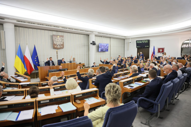 Posiedzenie Senatu (fot. PAP/Leszek Szymański)