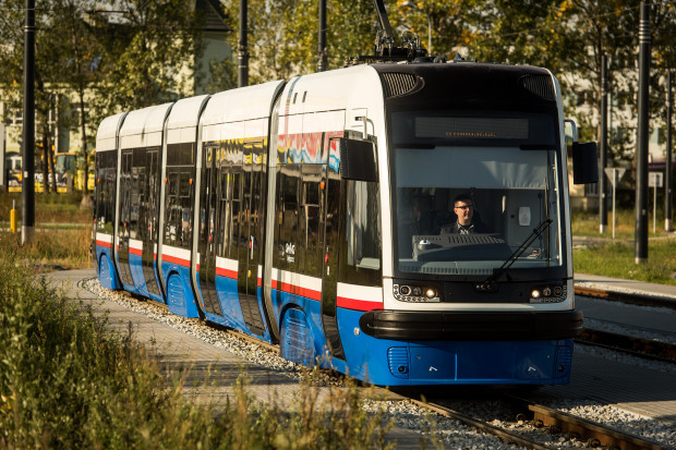 Bydgoszcz od początku procesu wymiany starego taboru na nowe pojazdy zamawiała tramwaje z Pesy (Fot. PAP/Tytus Żmijewski)
