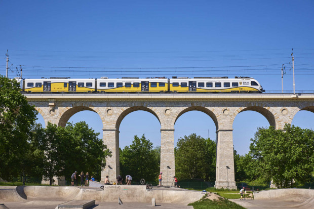 Koleje Dolnośląskie mają coraz więcej pasażerów także dzięki nowym połączeniom. Fot. Koleje Dolnośląskie