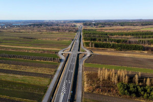 Tak wygląda zmodernizowany już odcinek drogi wojewódzkiej nr 833. Fot. samorzad.gov.pl