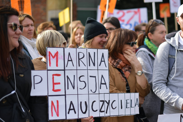 Nauczyciele myślą o strajku (fot. PAP/Marcin Obara)