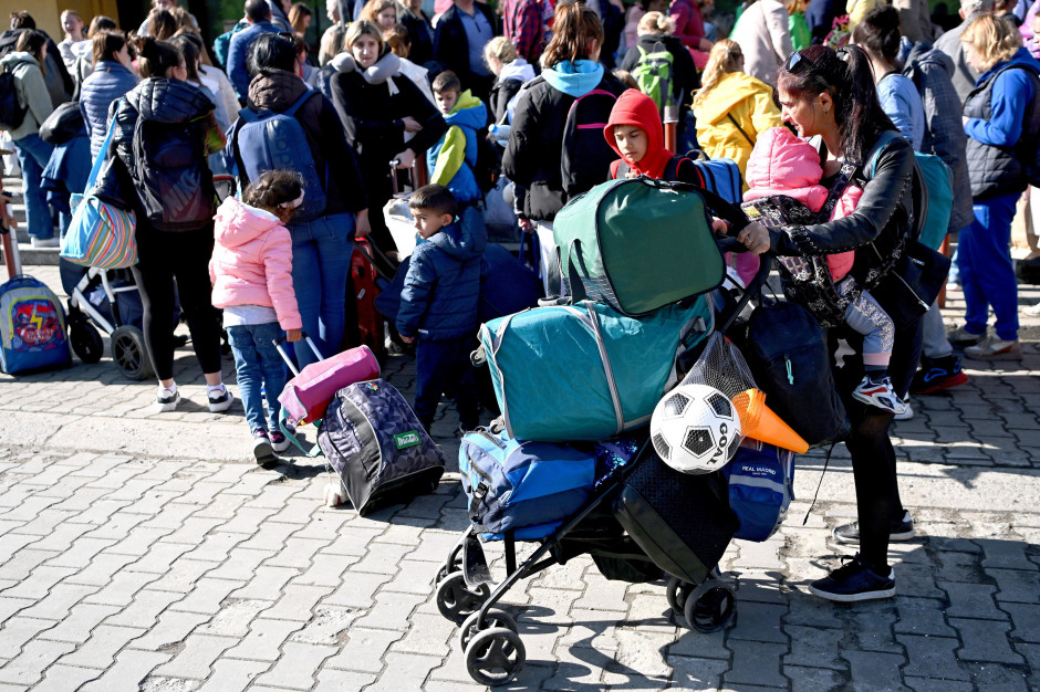 Aż 67 proc. mieszkańców 12 największych polskich miast zaangażowało się w pomoc uchodźcom z Ukrainy (fot. PAP/Darek Delmanowicz)