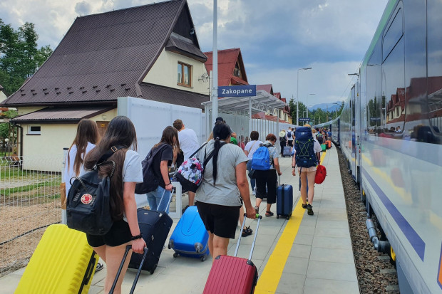 Zdaniem ekspertów polscy przewoźnicy kolejowi nie mają rezerw taborowych, żeby obsłużyć dużo większą ilość pasażerów (Fot. PKP PLK)