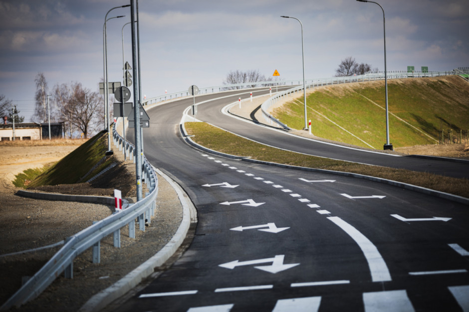 Ukończony do tej pory zjazd z autostrady A4 oraz pierwszy etap obwodnicy Niepołomic i Podłęża połączą się z drugim etapem w jeden ciąg komunikacyjny prowadzący od autostrady A4 do DK 75 (fot. niepolomice.eu)