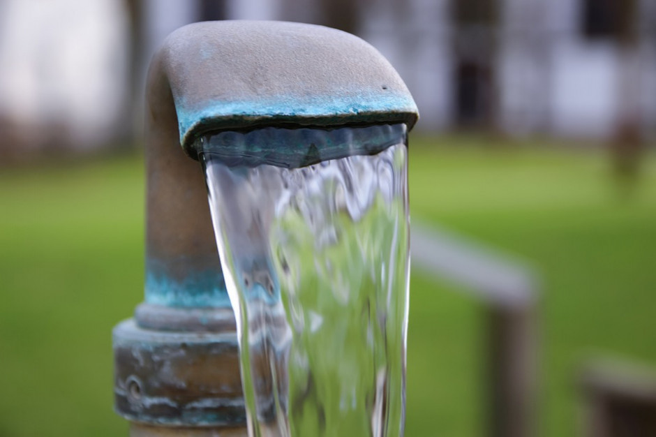 W Polsce, co roku w okresie wiosenno-letnim przedsiębiorstwa wodociągowe zgłaszają nieprawidłowości, które wskazują, że część wody jest pobierana nielegalnie (fot. pixabay.com)