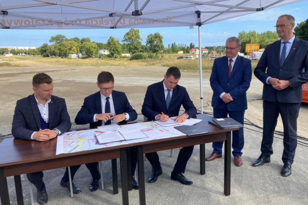 Podpisanie umowy na realizację DK11 rondo Janiska - węzeł Kołobrzeg Wschód (fot. GDDKiA)