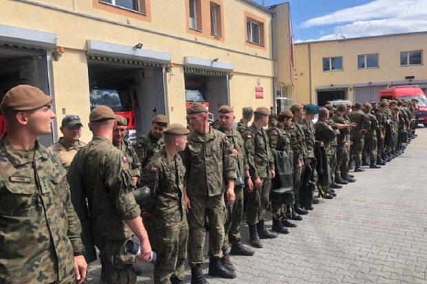 W akcji uczestniczą żołnierze WOT i wojsk operacyjnych (Fot. Mariusz Błaszczak Twitter)