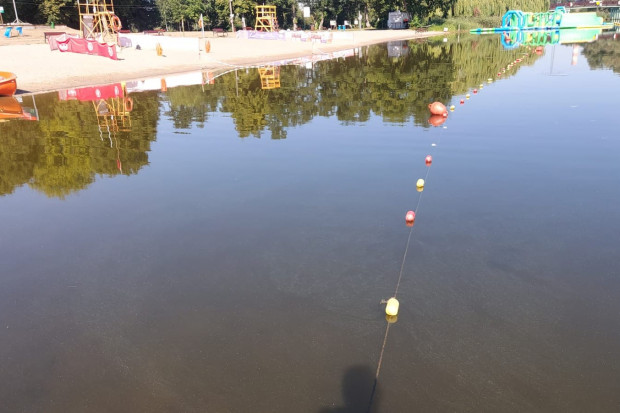 W kąpielisku Dziewoklicz w Szczecinie znaleziono pierwsze martwe ryby (fot. szczecin.eu)