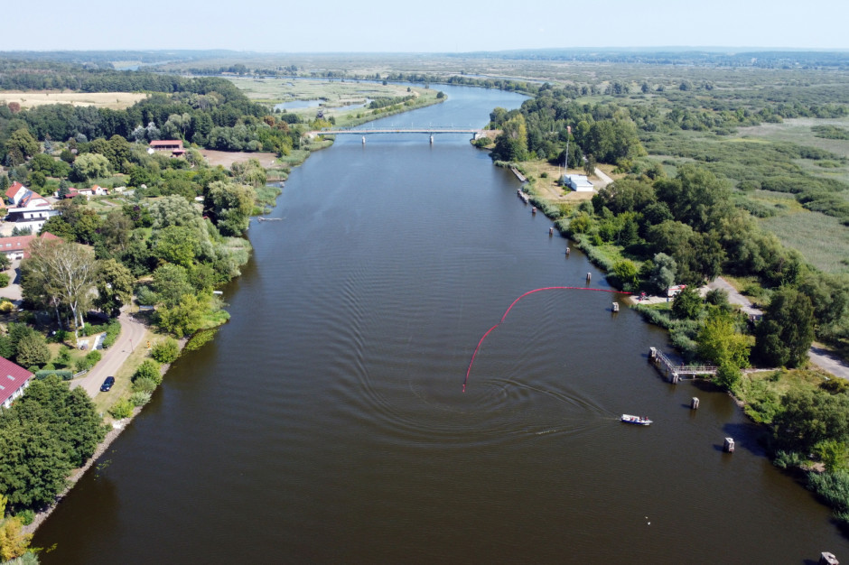 Działania związane z identyfikacją wylotów do rzek podjęte zostały już we wrześniu 2021 r. (fot. PAP/Marcin Bielecki)
