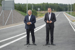 Obwodnica Smolajn jest pierwszą oddaną do użytku drogą zbudowaną w ramach programu 100 obwodnic (fot. PAP/Tomasz Waszczuk)