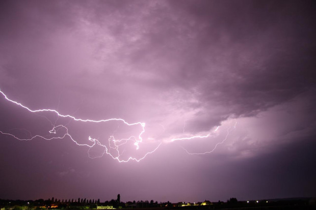 RCB rozsyła alerty, ostrzega przed burzami i silnym wiatrem (fot. pixabay)