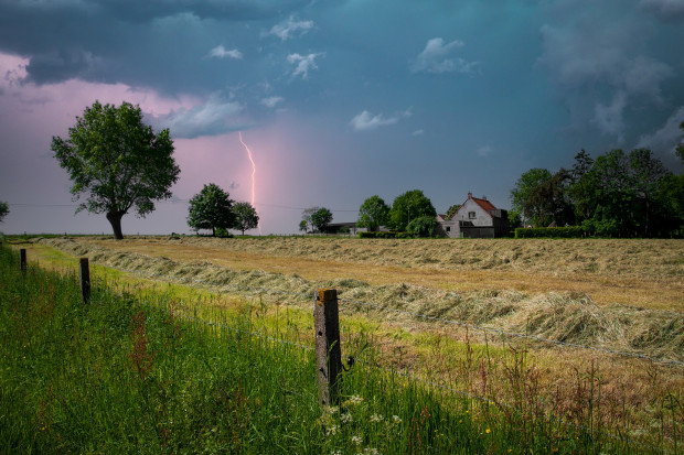 IMGW ostrzega przed burzami z gradem w większości kraju (fot. pixabay)