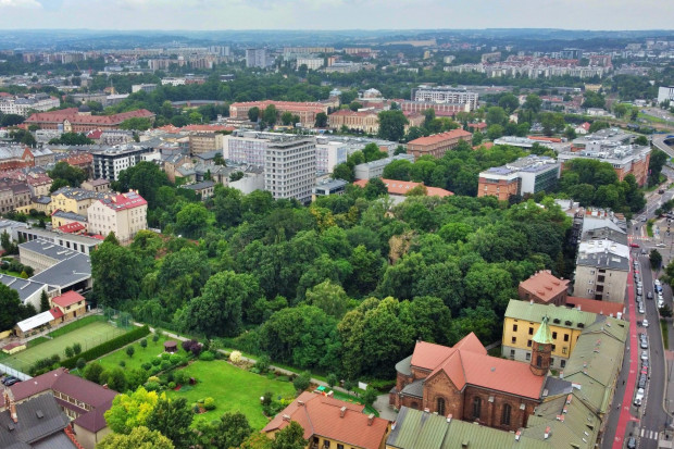 Park Jalu Kurka w Krakowie ma powierzchnię około 1,5 ha. Znajduje się w ścisłym centrum miasta (fot. stow. Kraków dla Mieszkańców)