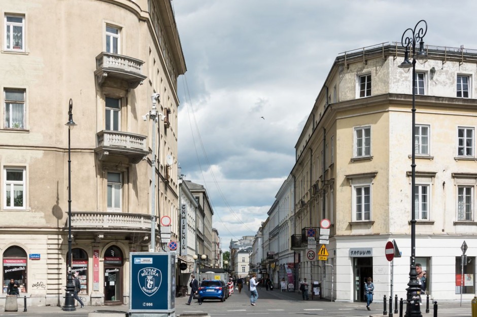 W wyniku reprywatyzacji działki przy ulicy Chmielnej 70 wybuchł skandal nagłaśniający aferę reprywatyzacyjną w Warszawie (fot. Adrian Grycuk, CC BY-SA 3.0 pl/ wikipedia)
