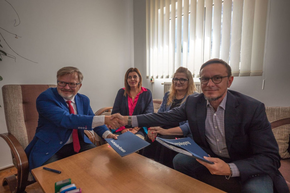 Umowa na rozbudowę oczyszczalni w Darłowie została podpisana 1 września (fot. darłowo.pl)