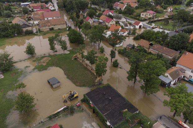 Powodzie, epidemie, wojny - państwo musi mieć dobre przepisy na trudne czasy (Fot. PAP/Aleksander Koźmiński)
