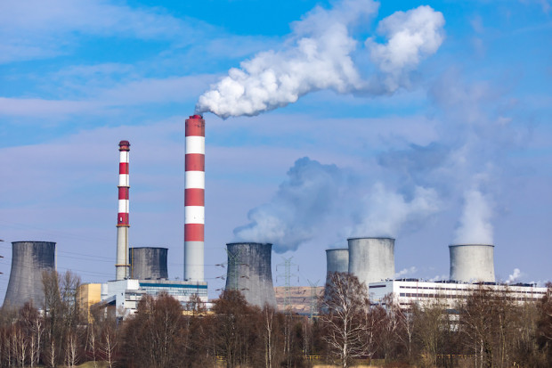 Baza emisji gazów cieplarnianych i innych substancji zostanie całkowicie zelektronizowana (Fot. Adobestock))