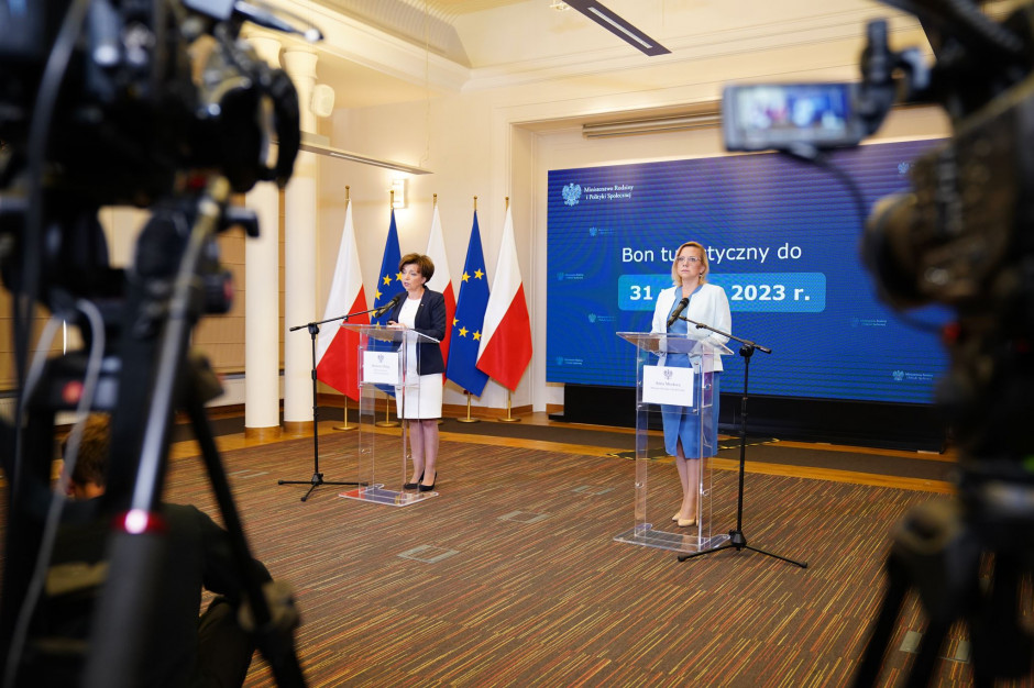 Marlena Maląg i Anna Moskwa podczas wspólnej konferencji prasowej (fot. TT/Marlena Maląg)