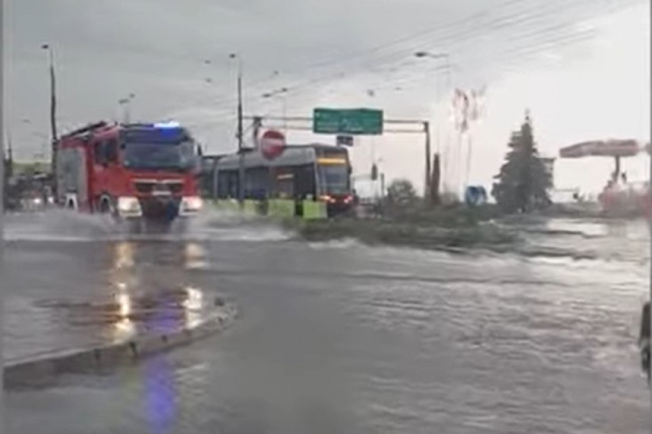 W ciągu pierwszych kilku godzin od nawałnicy, strażacy w Gorzowie odebrali ponad 120 zgłoszeń (zrzut ekranu, źródło: youtube.com/Niebezpieczne W ciągu pierwszych kilku godzin od nawałnicy, strażacy w Gorzowie odebrali ponad 120 zgłoszeń (zrzut ekranu, źródło: youtube.com/Niebezpieczne